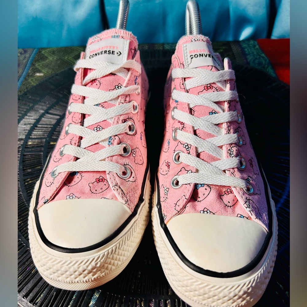 Hello Kitty Converse Women’s size 9